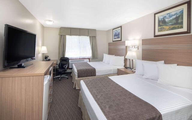 Travelodge by Wyndham Golden Sportsman Lodge