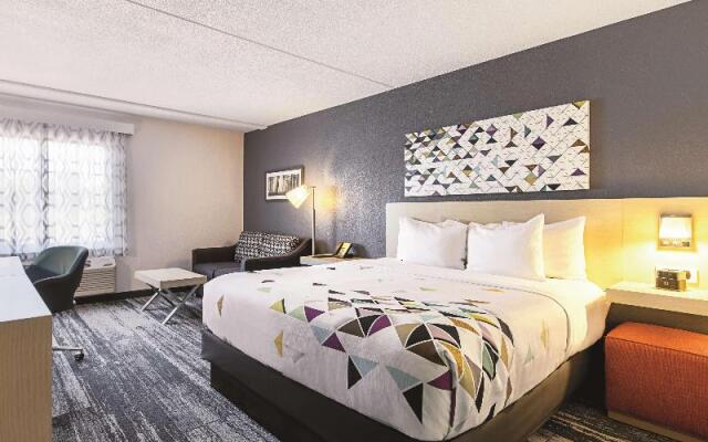La Quinta Inn Suites White Plains Elmsford
