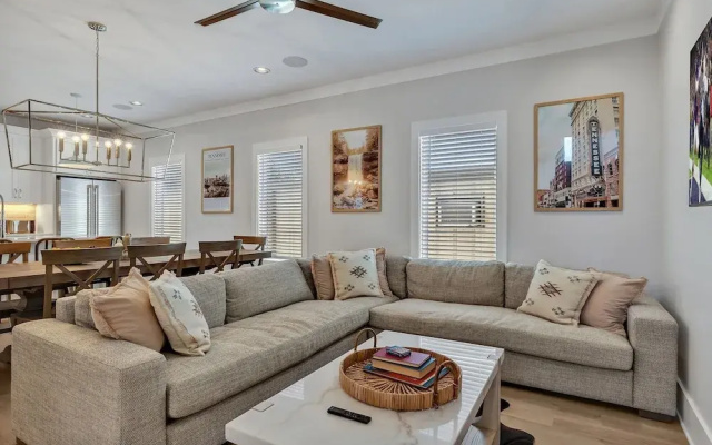 Soprano-private Rooftop-gr8 Walking Location