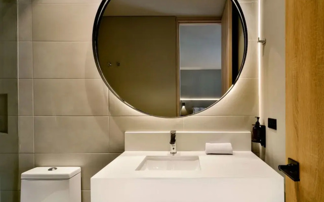 w Resplendent 1BR w Modern Balcony in Unicentro