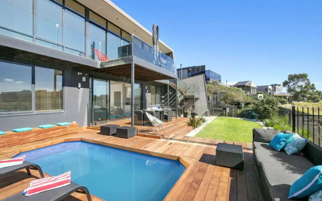 11 Glen Eagles Close