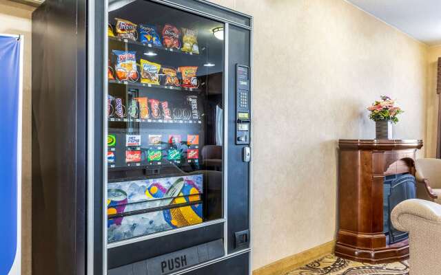 Econo Lodge Inn & Suites Evansville