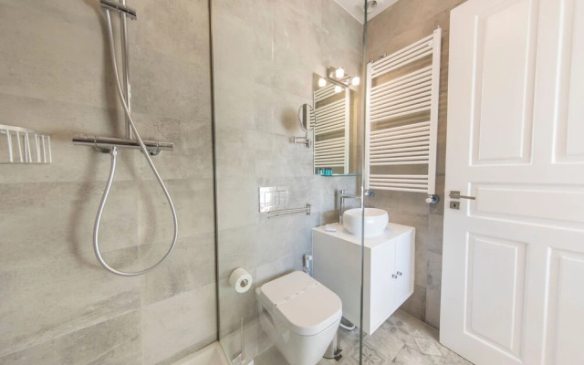 Spacious 4bdr River View