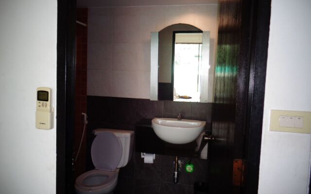 BGW Phuket - Hostel