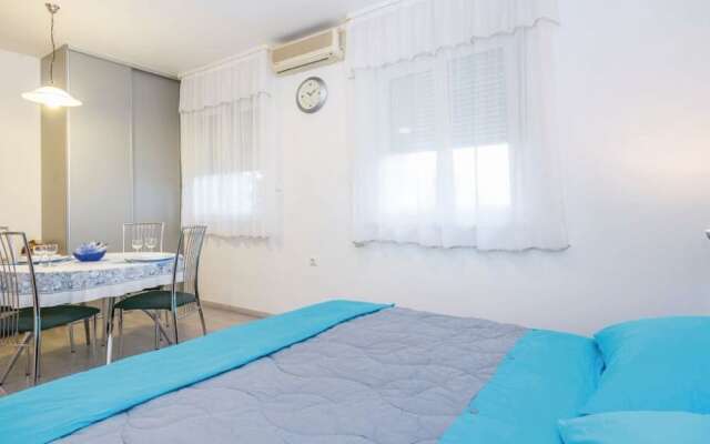 Adorable Studio Apartment 200 Meters Distant From the Beach !