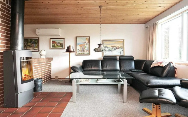 6 Person Holiday Home in Blavand