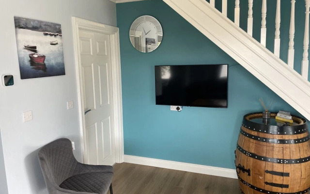 Beautiful 3-bed House in Sunny Killough Down