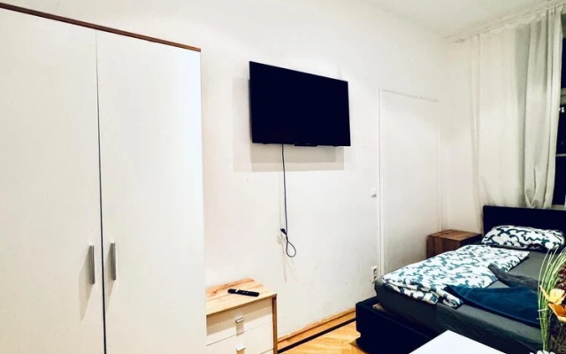 Perfect 7BR Stay Near Hauptbahnhof