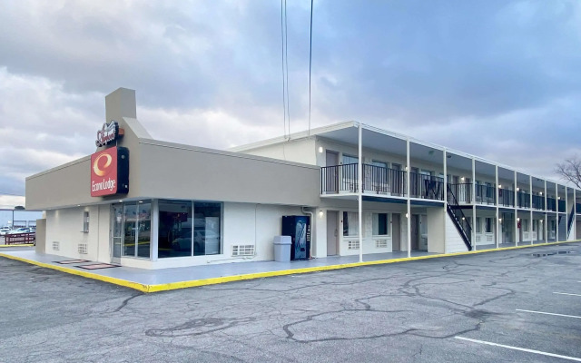 Econo Lodge Airport