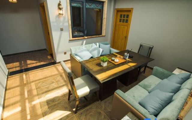 Yunshang Grassland Yishan Yishe Wild Luxury Guesthouse