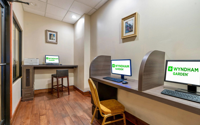 Wyndham Garden Hotel Baronne Plaza