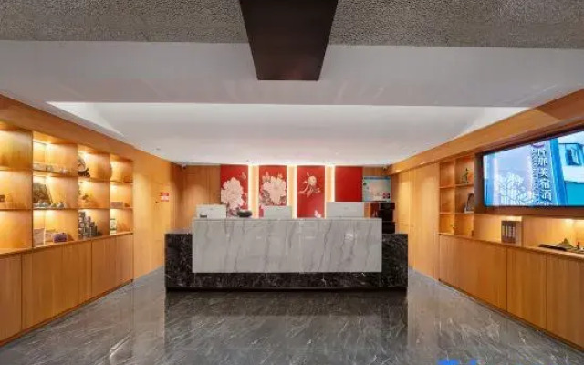 QIANNA HOTEL GLORIOUS（Luoyang Yingtianmen Xigong Xiaojie Store）