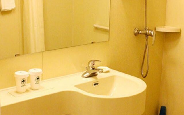 GreenTree Qinhuang Island Railway Station Business Hotel