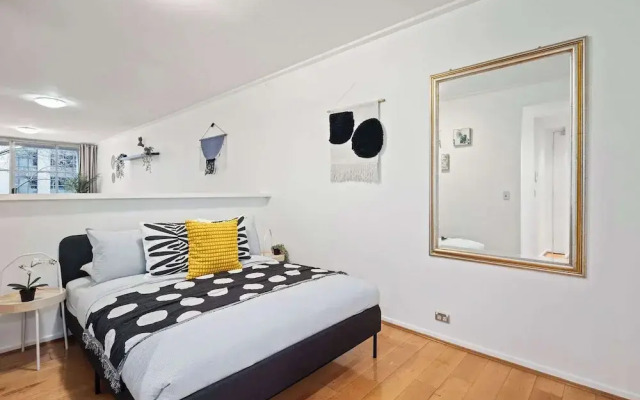 A Stylish Studio for 6, Next to Darling Harbour