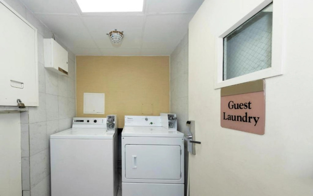 Red Roof Inn PLUS+ Newark Liberty Airport - Carteret