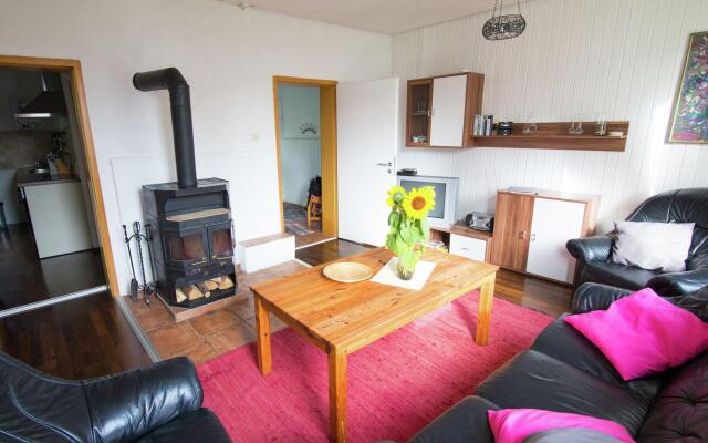 Geraumiges Ferienhaus in Hessen mit Garten