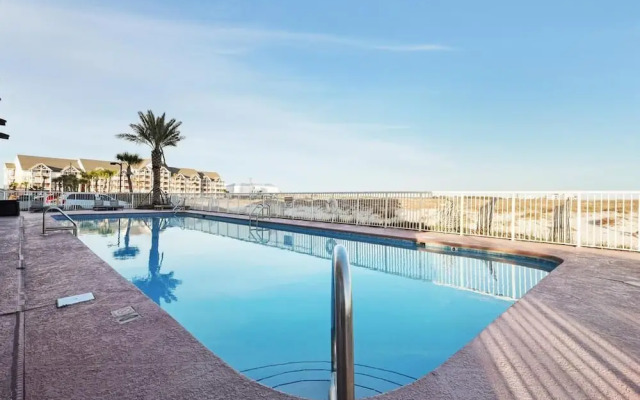 2br/2ba Sleeps 8, Beachfront w/ Pool