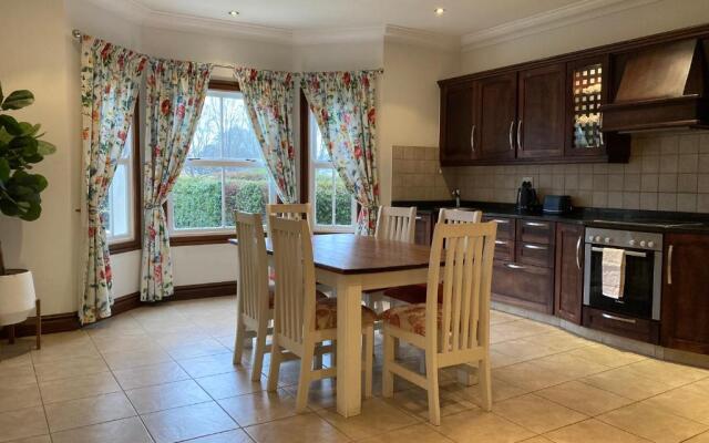 2 Rawdons Country Estate
