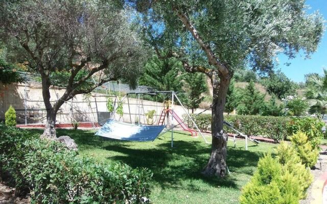 Amazona Apartments and Studios