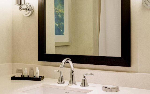 Renaissance Arlington Capital View Hotel