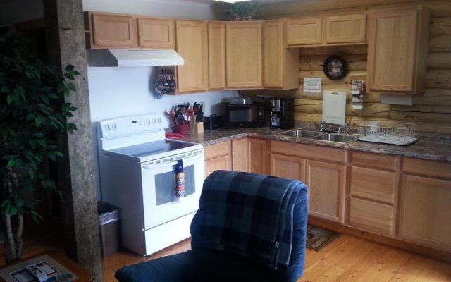 Wolf Den Log Cabin Motel and RV Park