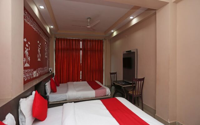 OYO 28314 Hotel Larica