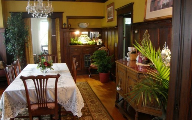 Fisher House Victoria Bed and Breakfast