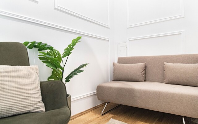 City Apartment - 5 min to Metro