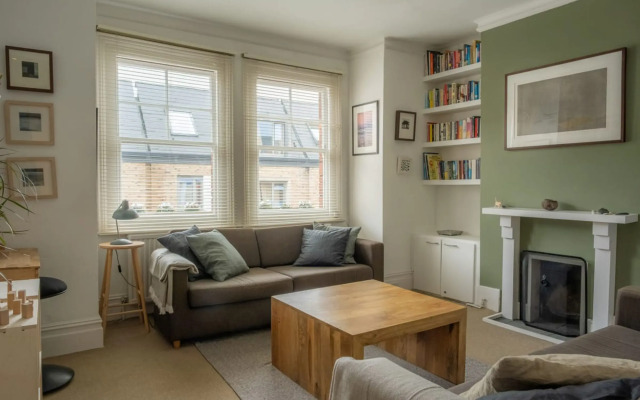 Bright Stockwell Apartment