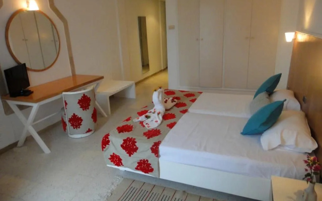 Palmyra Holiday Resort & Spa