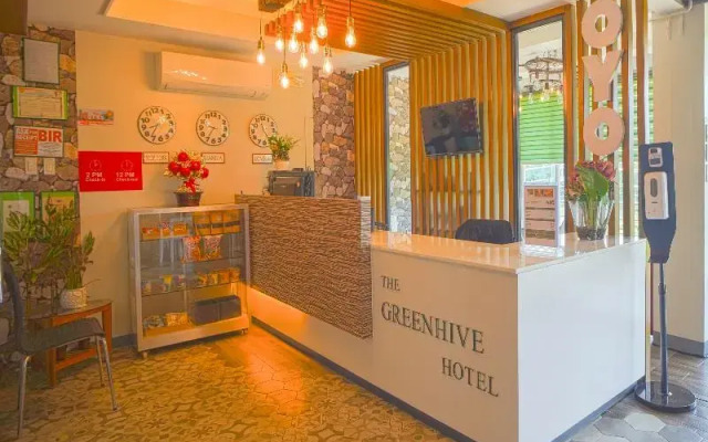 Capital O Vaccinated Staff - OYO 785 The Greenhive