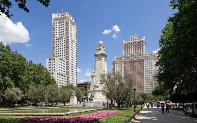 Sensacional Apartamento Junto a Palacio Real by Batuecas