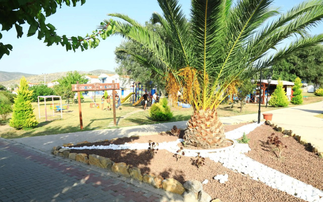 Akay Garden Family Club