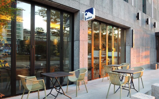 Vine Hotel