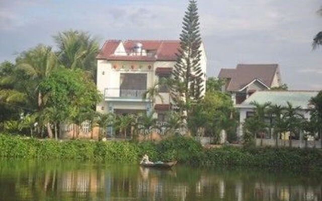 Tra Que Riverside Homestay