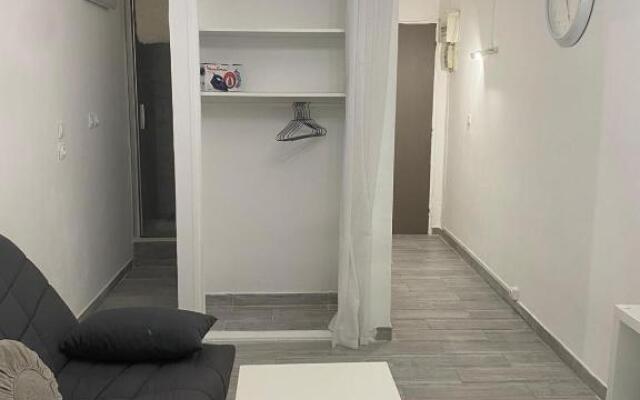 Beau studio dans résidence calme avec parking gratuit