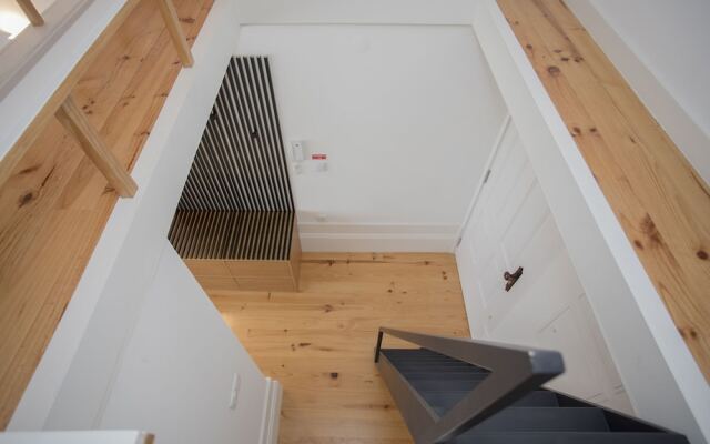 Liiiving - Mezzanine Downtown Balcony