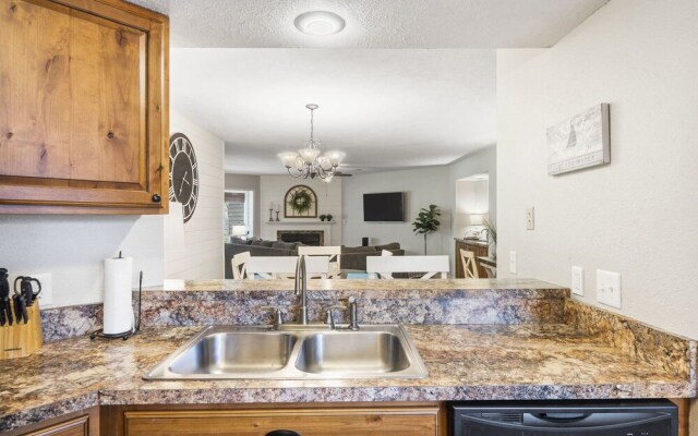 Lakefront Paradise at the Pointe