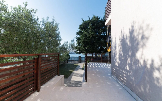 Tiho - 10m From the Beach - SA1 Potkrovlje