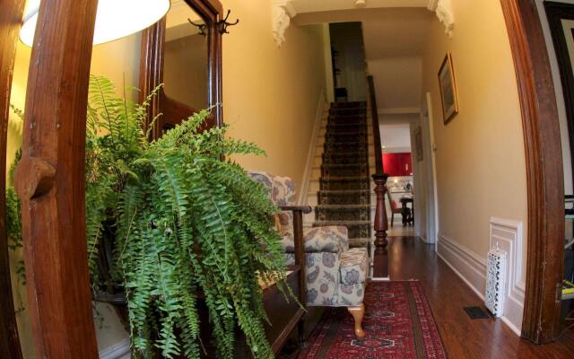 Toronto Garden Inn Bed and Breakfast