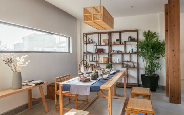 Wutong Banshan Hostel