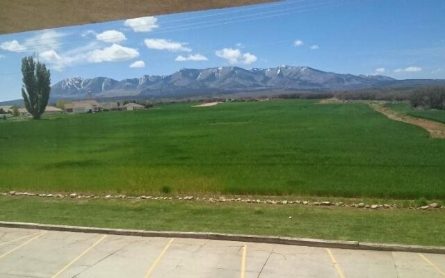 Inn at the Canyons