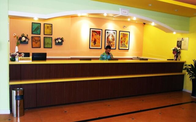 Home Inn (Jiangyin Middle Chengjiang Road)