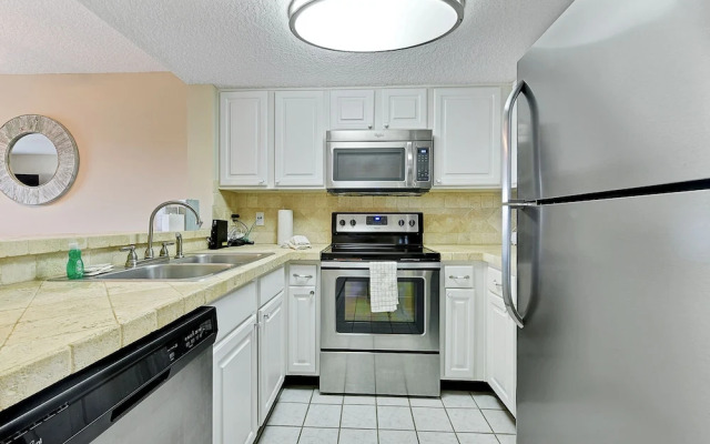 Ocean & Racquet 2303 by Vtrips