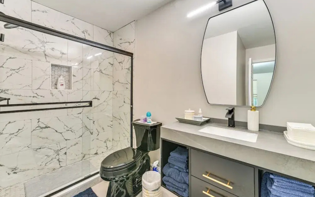 Charlotte Gem w/ Deck & Community Amenities