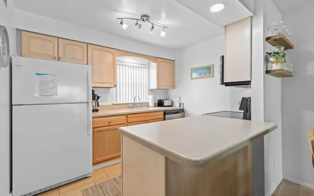 Colony Beach Club 121