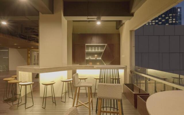Whiz Luxe Hotel Spazio Surabaya