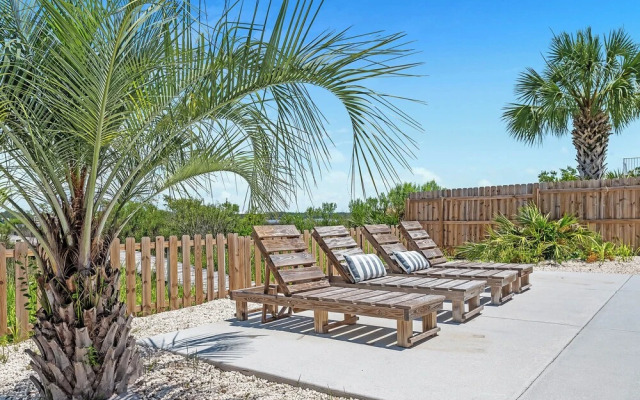 The Salty Fox With Pool