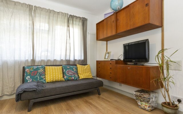 Stylish 1BR Next to Tower Bridge