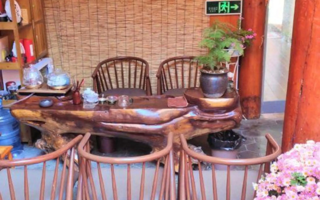 Lijiang Rongshe Liyuan Inn